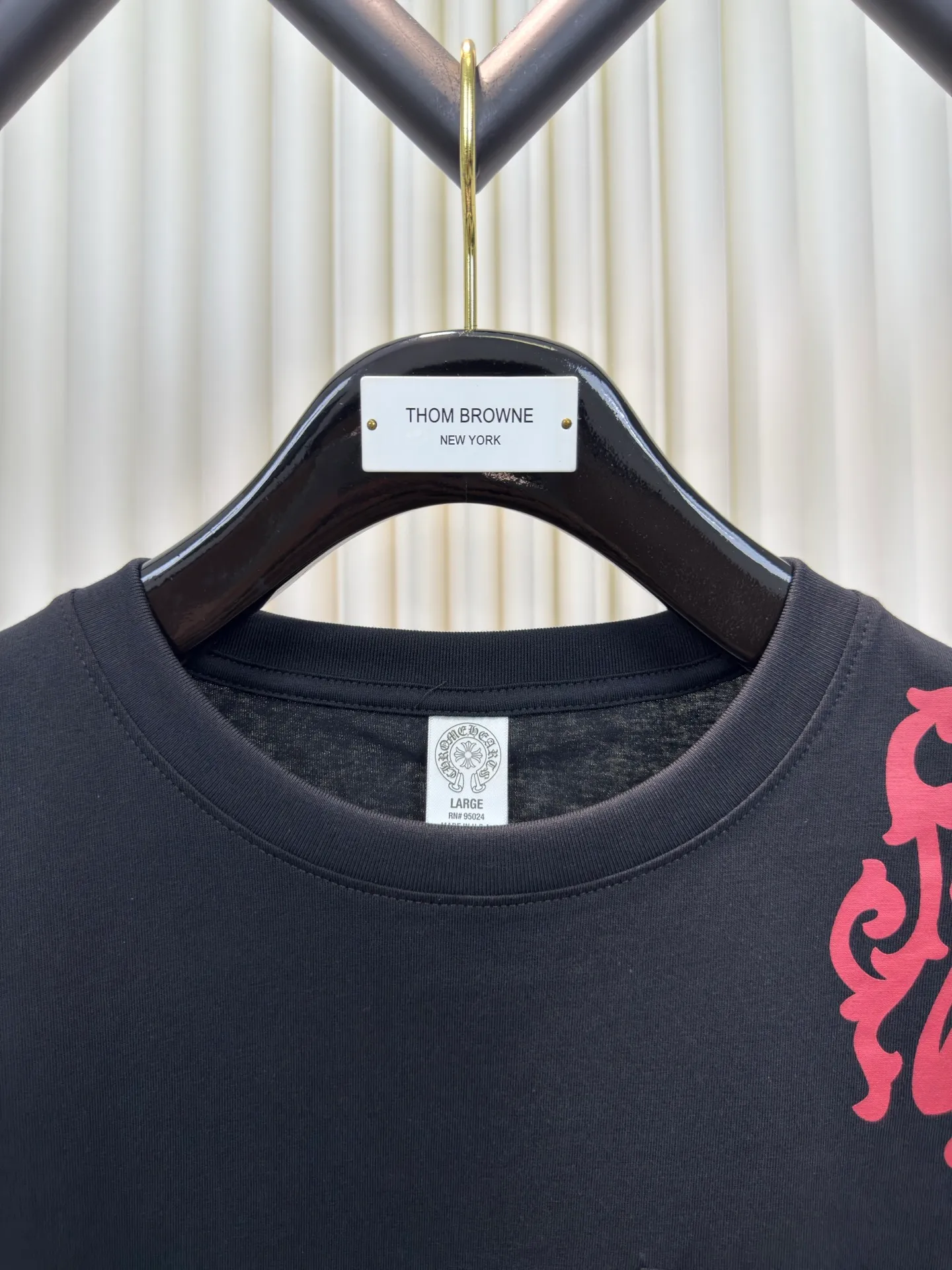 P240 Chrome Hearts/Vine Sword Phantom Cross Short Sleeves Authentic Open Edition - Physical Counter - Top Luxury Quality 🆚 Instant sale of all editions on the market Fabric is made of 26 weave 200g cotton material Printing is done with hand glue printing Customized accessories Size S M L